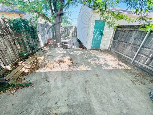 Building Photo - 1420 Texas Ave