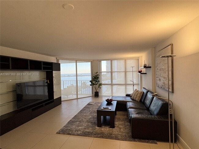 Building Photo - 1865 Brickell Ave Unit A810