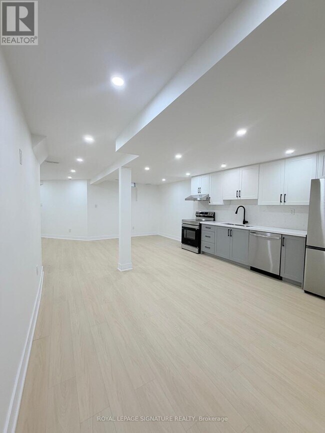 Photo - 16 Oak Knolls Crescent