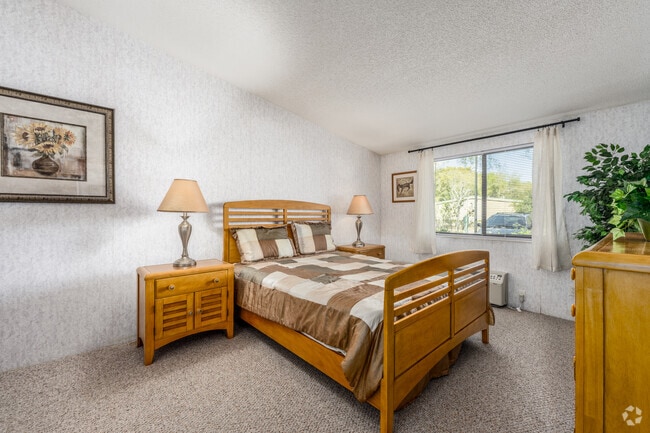 2BR, 2BA - 936SF - Primary Bedroom