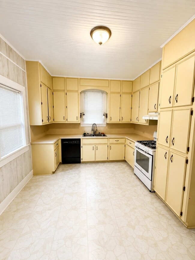 Photo - 293 S Madison St