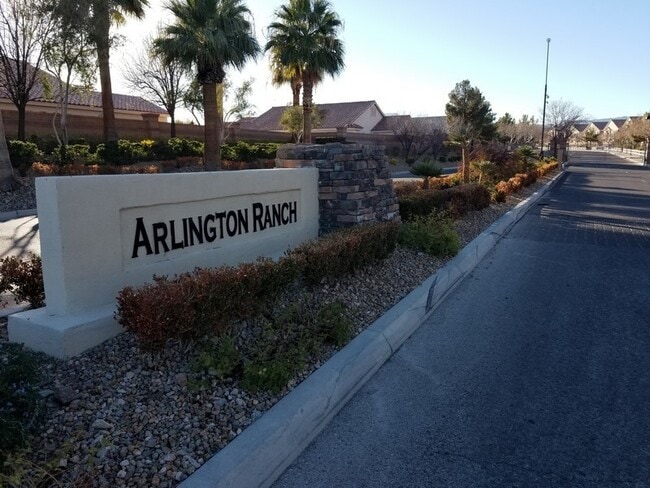 Building Photo - ~~Beautiful Mountains Edge Townhome! 3 Bed, 2.5 Bath ~ New! New! New!