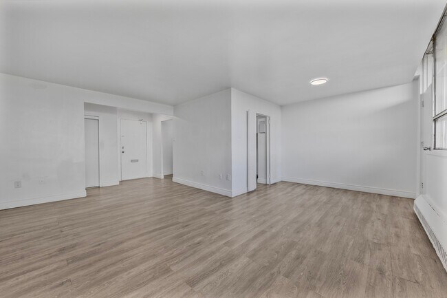 Photo - 65 Thorncliffe Park Dr Unit 906