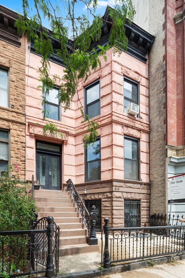 Photo - 915 Greene Ave Unit Apt 2