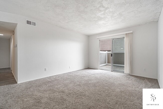 Photo - Modern and Cozy Rancho Cucamonga Townhouse with Hardwood Floors! Unidad APT 419