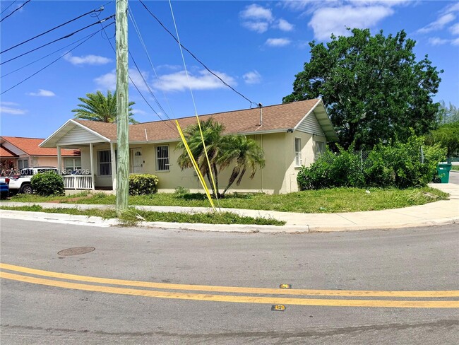 408 NW 12th St