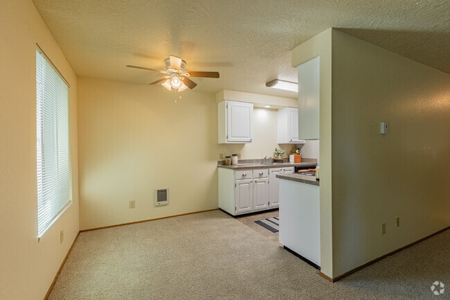 2BR, 1BA - 900 - Dining Area - Woodbrook Apartments