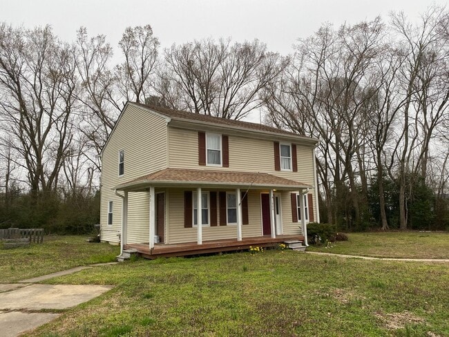 Photo - Charming 2-Bedroom Duplex in a Convenient Location!