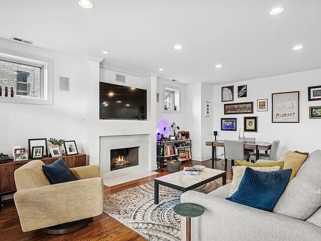 Photo - 453 N May St Unit May St.