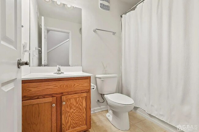 first floor fullbath - 14 Fleet St