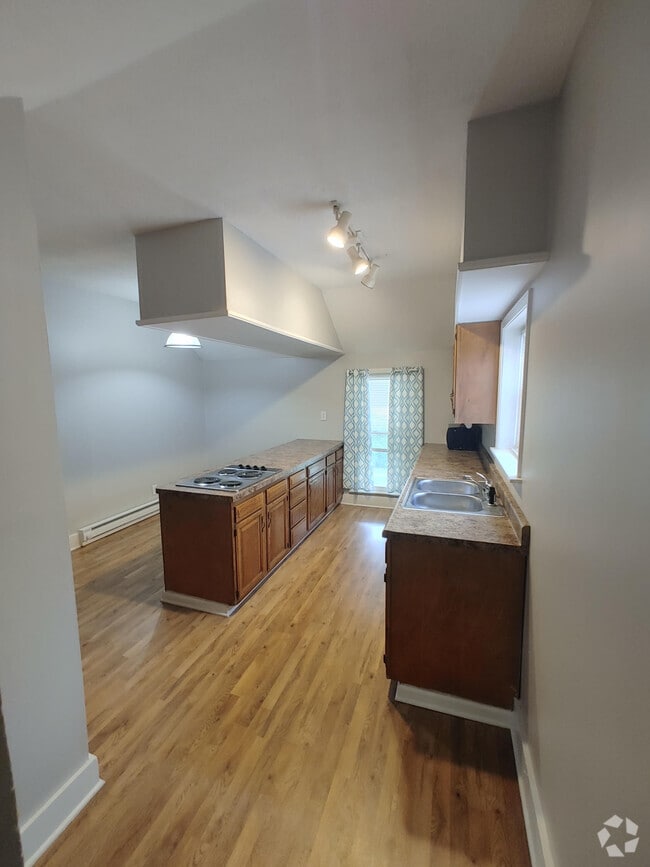 Building Photo - 231 Avon Ave Unit 3 Rental