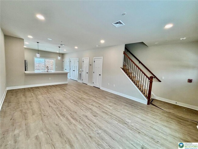 Photo - 1411 Greenview Dr