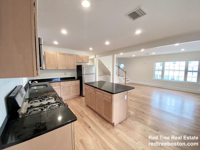 Photo - 20 Plainfield St