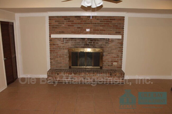 Photo - 1002 Centerwood Dr