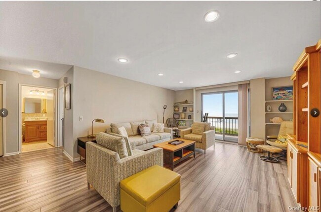 Photo - 360 Shore Rd Unit 3D