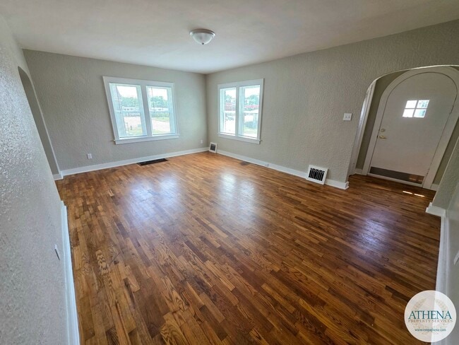 Photo - Charming 3 Bedroom / 1 Bath House with Original Hardwood Floors