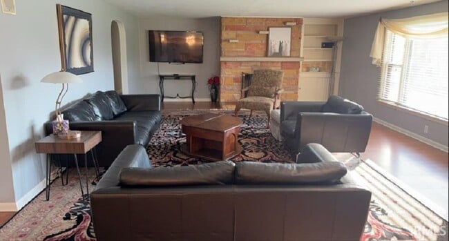 Photo - 200 E Glendora Dr