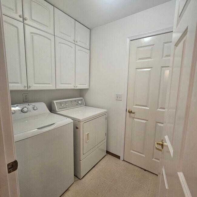 Photo - Beautiful CK School District Home Backing to Greenbelt – Pets Negotiable!