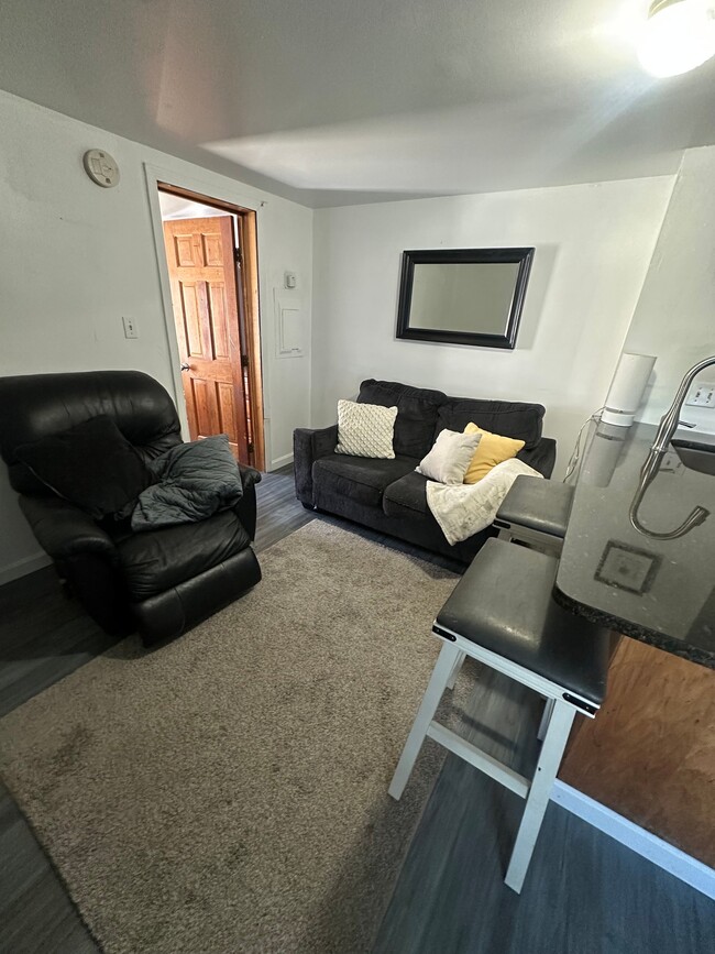 16 M St Unit C