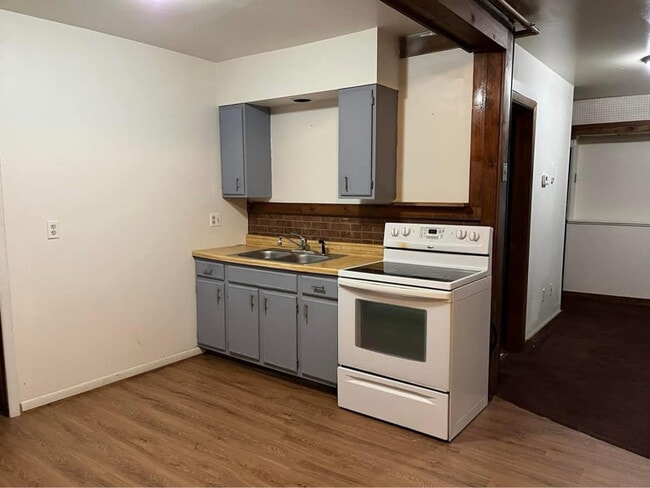 Building Photo - 101 Powell Ave