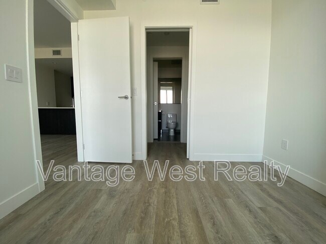 Photo - 1626-1626 Water St