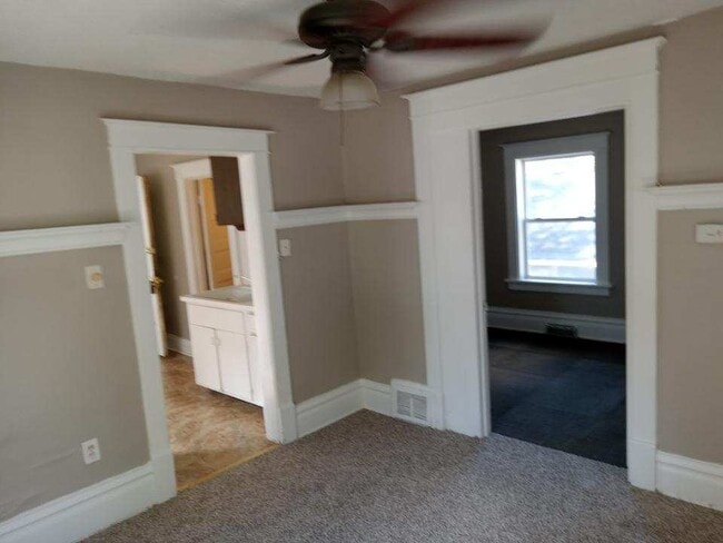 Photo - 851 Oakland Rd NE