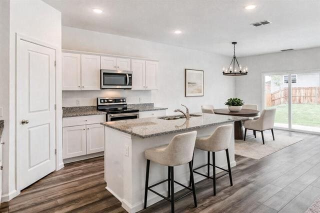 Building Photo - 720 Holly St