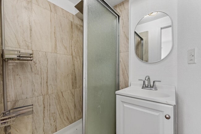 Photo - 307 E Oak St