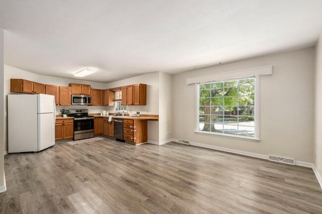 Photo - 191 E Division St NE Unit 191