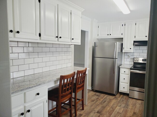 Photo - 520 Towergate Pl