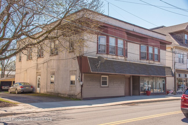 Building Photo - 1827-1829 Main St