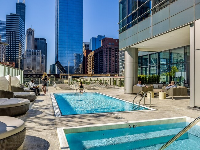 Wolf Point West Pooldeck - Wolf Point West Apartments