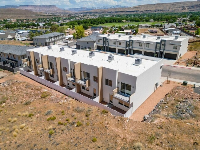 Photo - PET FRIENDLY!! HURRICANE TOWNHOME!