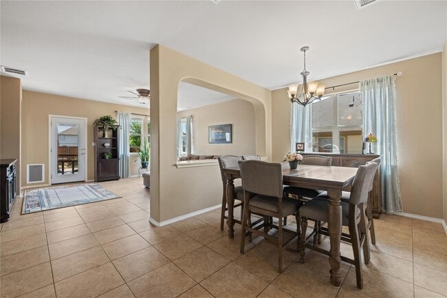 Photo - 304 Quarry Ln