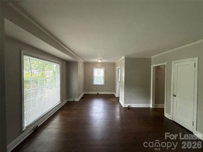 1412 Claridge Ln