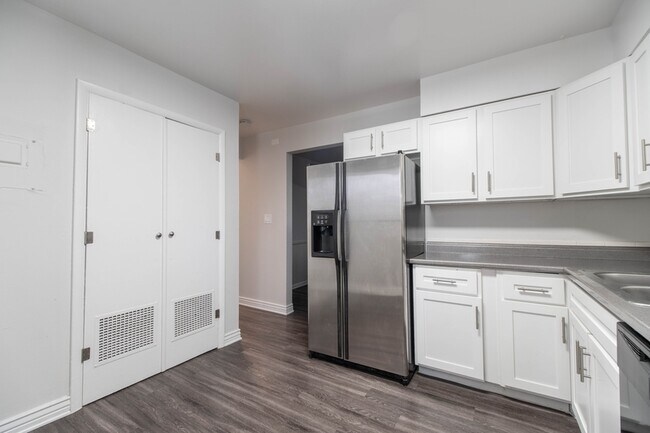 Photo - 5965 Yukon St