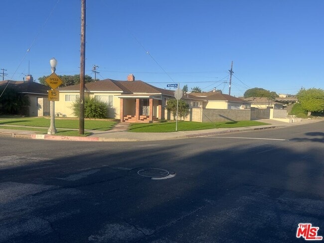 Building Photo - 8536 McConnell Ave