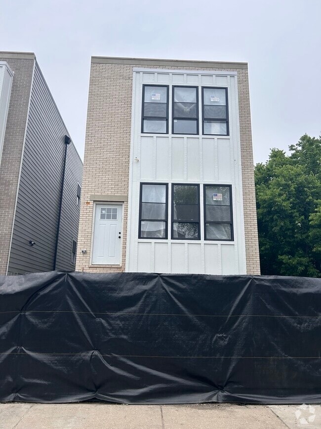 Building Photo - 1058 N Central Park Ave Rental