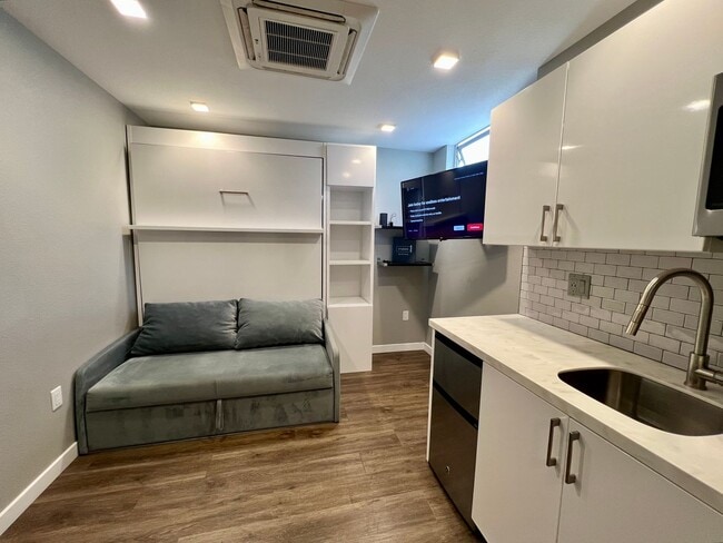 STUDIOS435