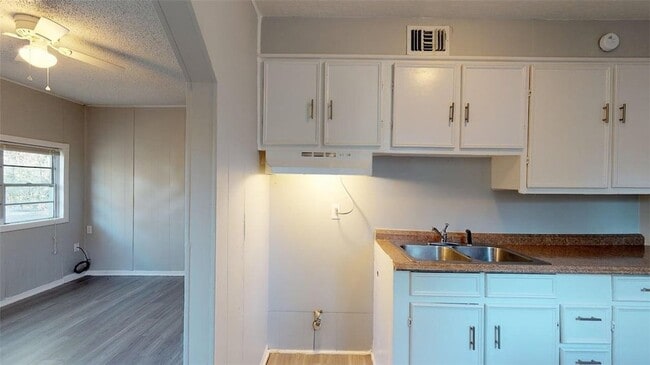 Photo - 4000 Margaret St