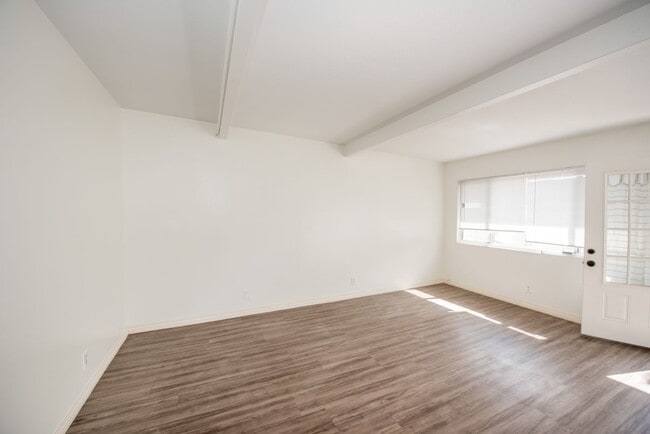 Photo - CALIFORNIA/LINCOLN Unidad 407 Lincoln