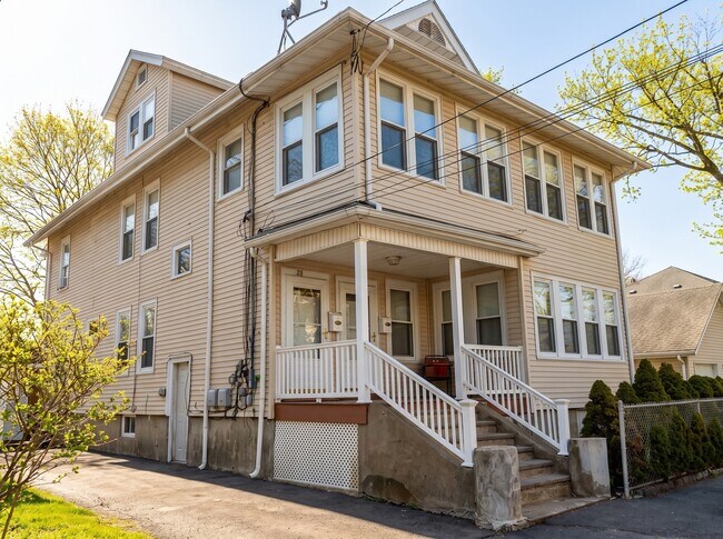Building Photo - 175 Coleman St Unit 3