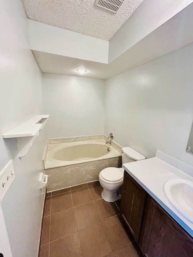 Photo - 5664 Bennington Dr