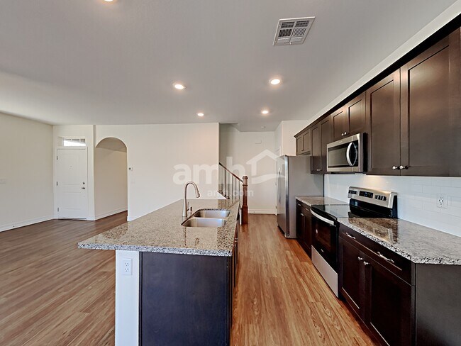 Photo - 5884 Petronius St
