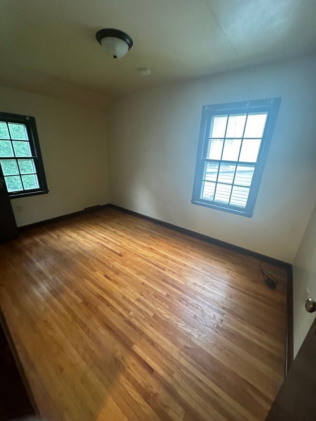 Building Photo - 2620 Linden Ave Rental