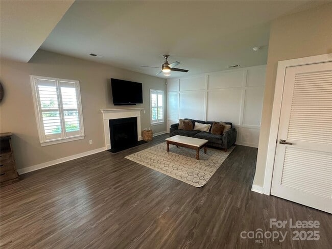 Photo - 1539 Spruce Ln