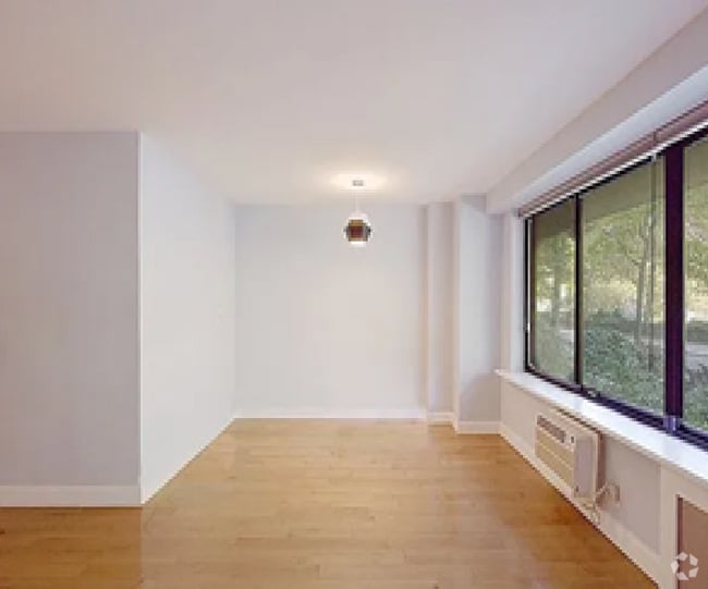 Building Photo - Spacious 1 Bedroom Apartment Available For... Unit Apt 1B