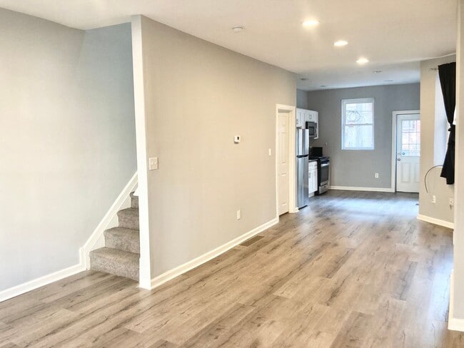 Building Photo - Move-In Ready 3BR Townhome Near Parks, Cafés & Transit