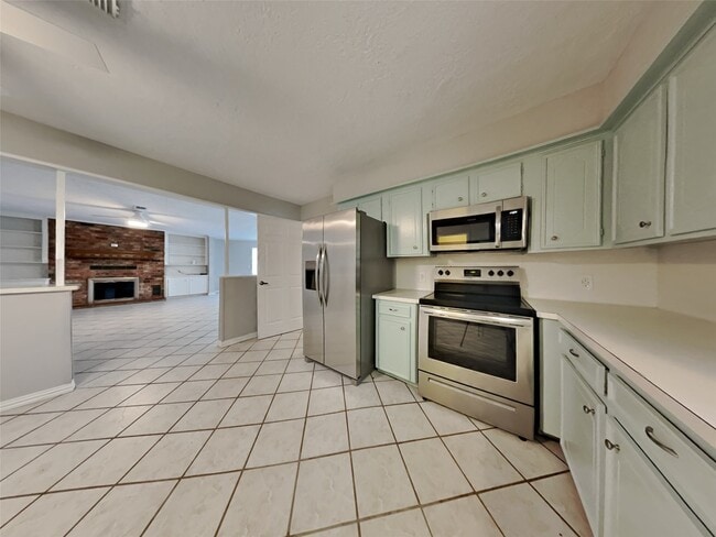 Building Photo - 10648 Fussel Rd Unit A