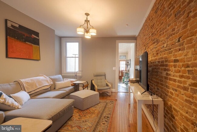 Photo - 835 Wellington St